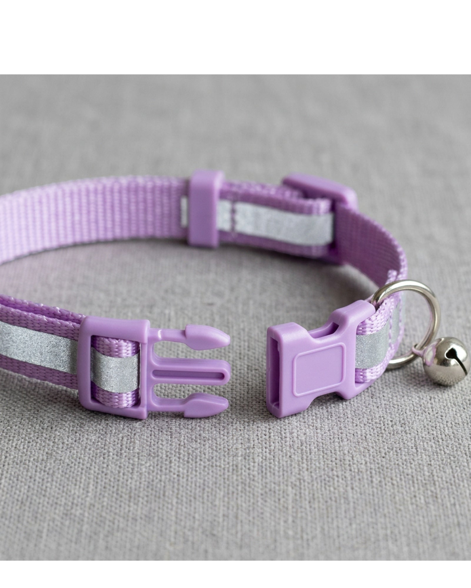 Resd Reflective Breakaway Cat Collar 20-32 cm Lavender with Bell - Detail view